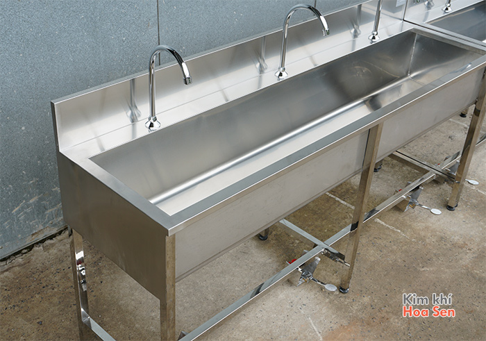 Máng rửa tay inox có vòi đạp chân