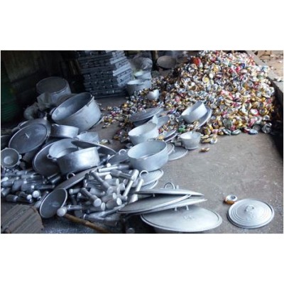 Nồi nhôm tái chế: Sát thủ lạnh lùng trong bếp