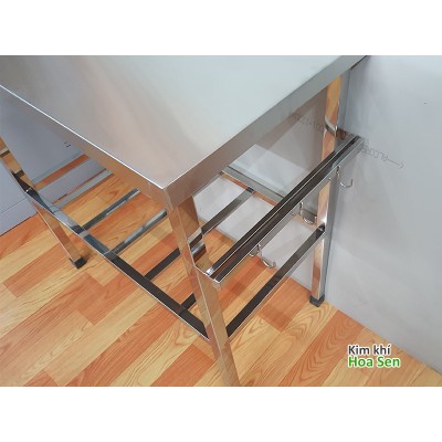 Bàn chặt 2 tầng nhỏ có cài dao Bàn chặt 2 tầng nhỏ có cài dao