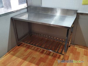 Thanh lý bàn chặt inox 2 tầng, inox 304 - hàng trưng bày