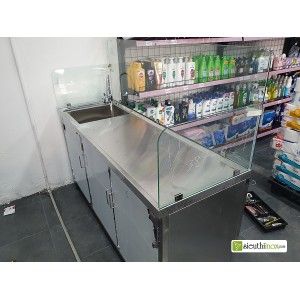 Bàn tủ chế biến thực phẩm sống có quầy kính chậu rửa Bàn tủ chế biến thực phẩm sống có quầy kính chậu rửa