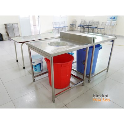 Bàn inox có lỗ xả rác