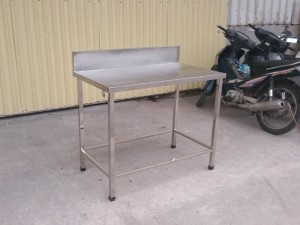 Bàn inox có thành chắn, 1000x600