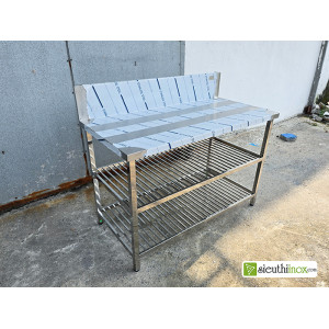 Bàn inox 3 tầng có thành chắn sau