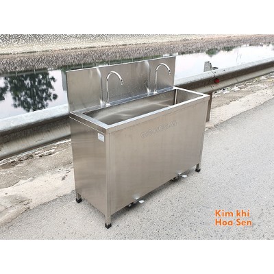 Chậu rửa tay hoặc rửa dụng cụ có vòi đạp chân Chậu rửa tay hoặc rửa dụng cụ có vòi đạp chân