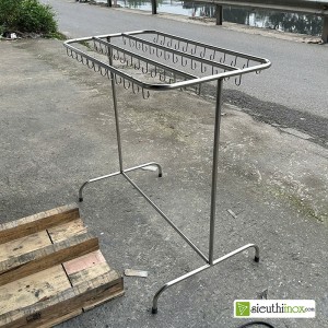 Giá treo khăn inox dạng móc treo dùng trong trường học
