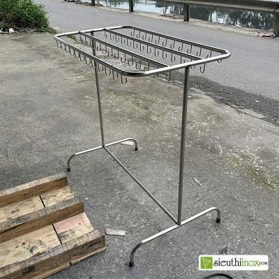Giá treo khăn inox dạng móc treo dùng trong trường học