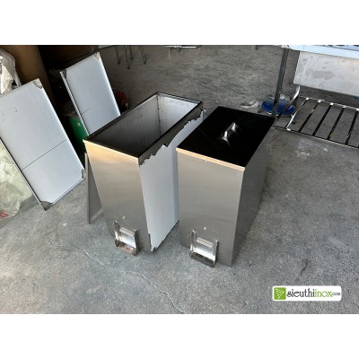 Thùng đựng gạo inox không chân, đặt trên mặt bàn