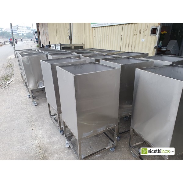 Xuất xưởng lô thùng đựng gạo cho khách hàng ở Hà Nội