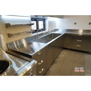 Tủ bàn bếp inox và chậu rửa công nghiệp