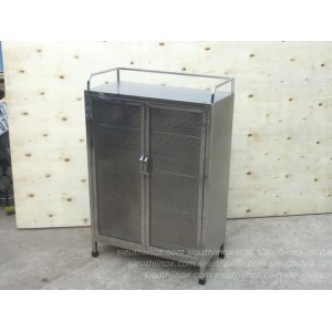 Tủ ca cốc lưới có lan can