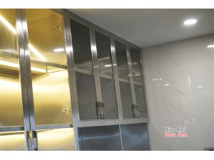 Tủ đứng inox cánh kính dùng trong nhà bếp