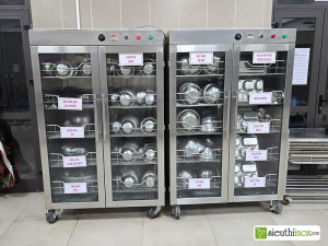 Tủ sấy bát inox 2 cánh có bánh xe dùng cho bếp ăn trường học