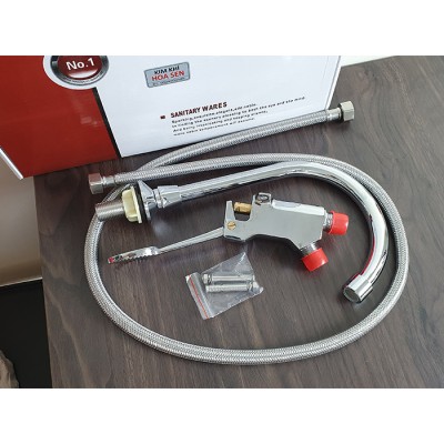 Vòi rửa tay đạp chân