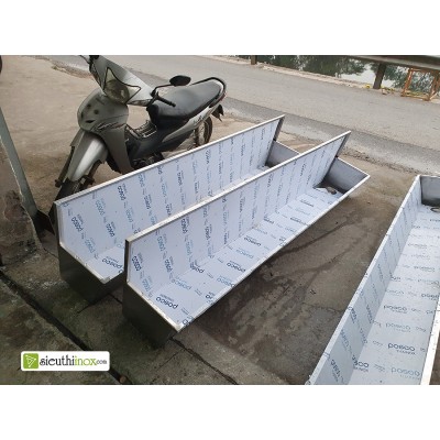 Máng đi tiểu inox, dài 3m cho nhà máy ở Bắc Ninh