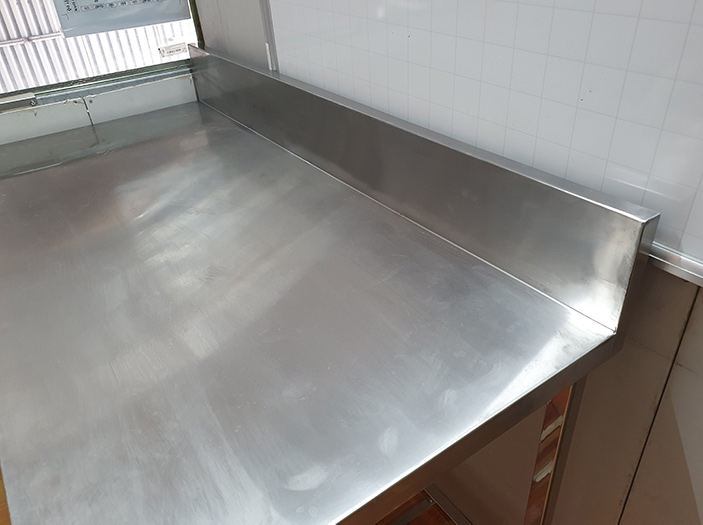 Mặt bàn chặt inox 2 tầng có thành chắn