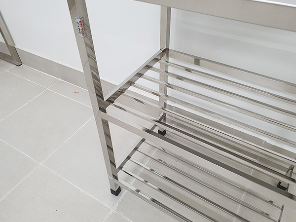 Kệ inox 3 tầng có tầng nan thoáng