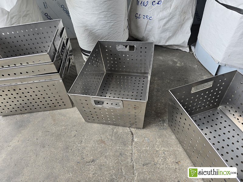 Khay inox lỗ thoáng