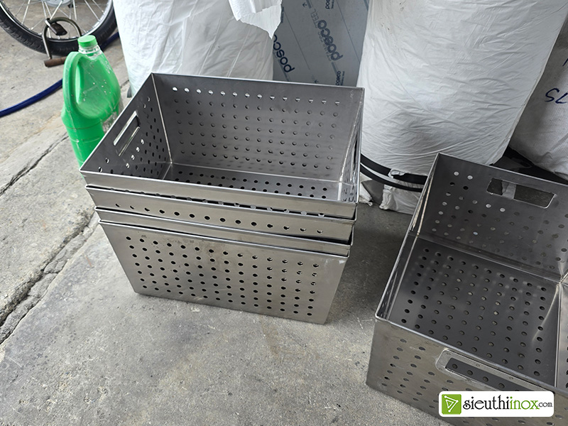 Khay inox lỗ thoáng