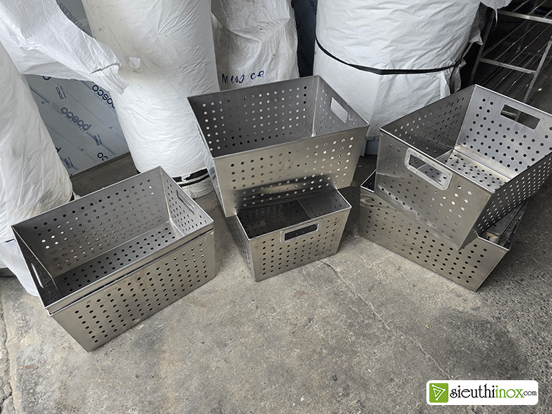 Khay inox lỗ thoáng