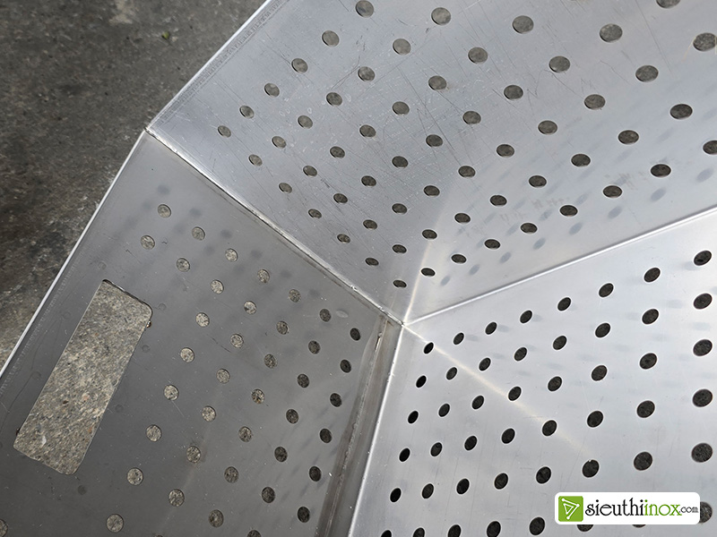 Khay inox lỗ thoáng