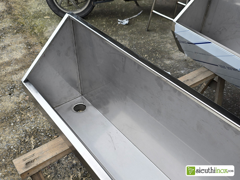 máng tiểu inox treo tường