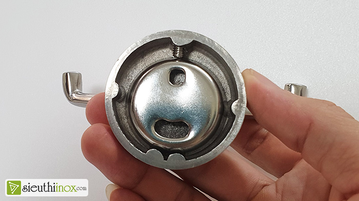 mặt sau mắc áo inox bn1010