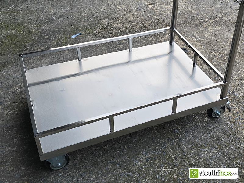 xe đẩy inox 1 tầng 100x60 có lan can chắn